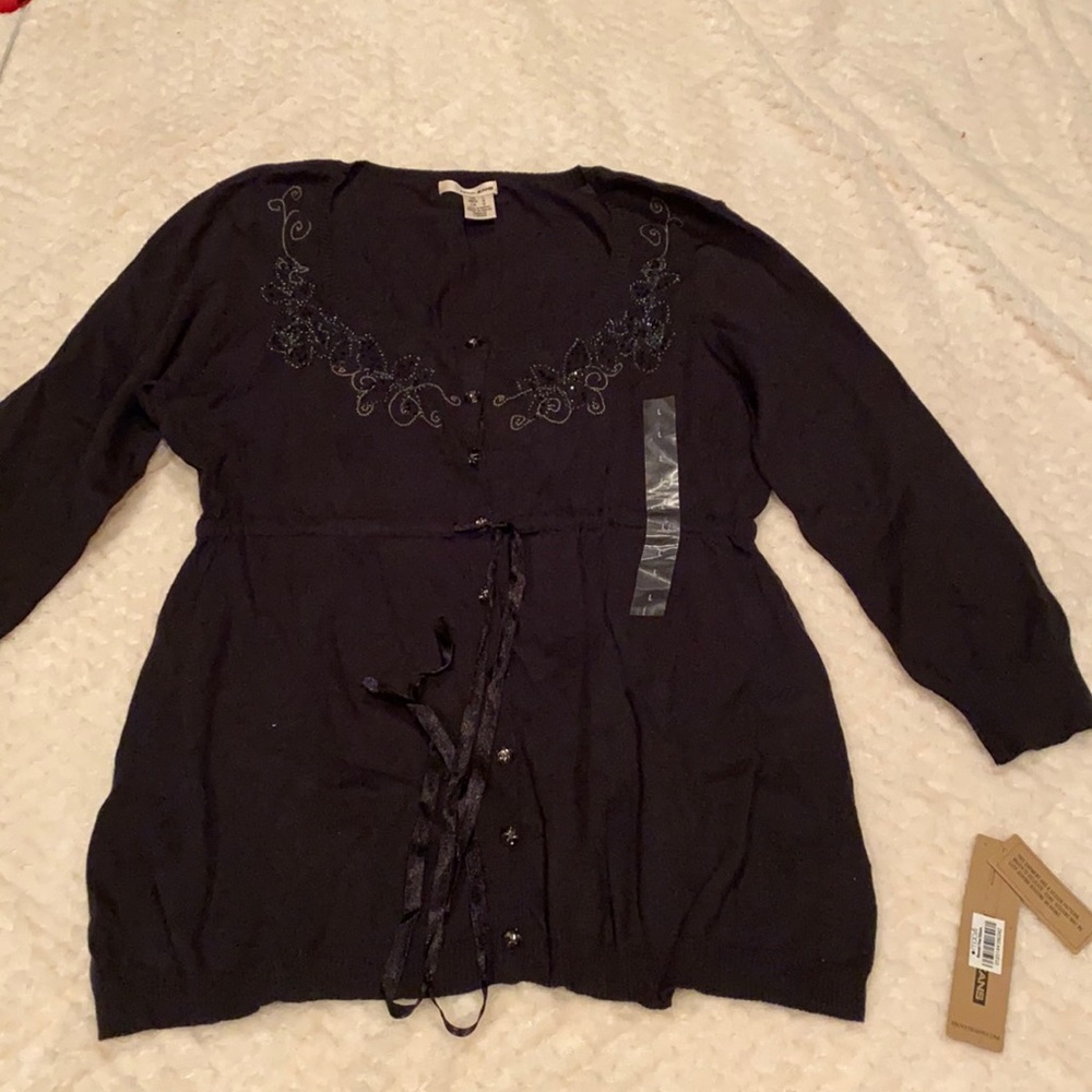 Black cardigan with tie and design